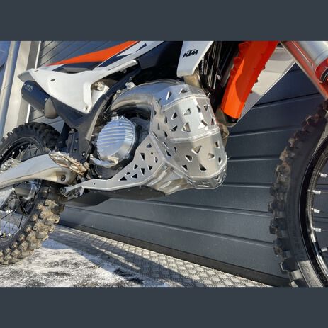 _P-Tech Skid Plate with Exhaust Pipe Guard and Plastic Bottom KTM EXC 250/300 HQV TE 250/300 2024 | PK027H | Greenland MX_